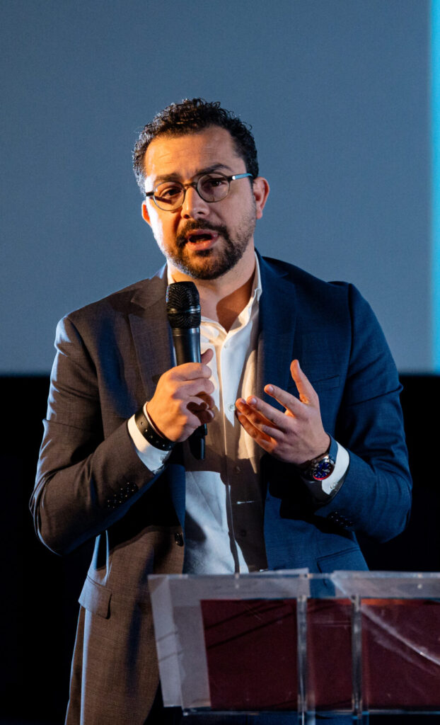 Steven Abecassis, directeur de l'école OSCAR lors de la remise des diplômes de la promo 2025