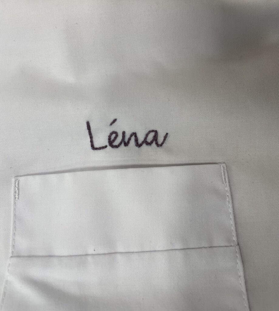 Broderie sur blouse