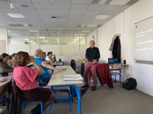 Les étudiants et conseillers OSCAR à l'écoute des récits du Dr WOLFF